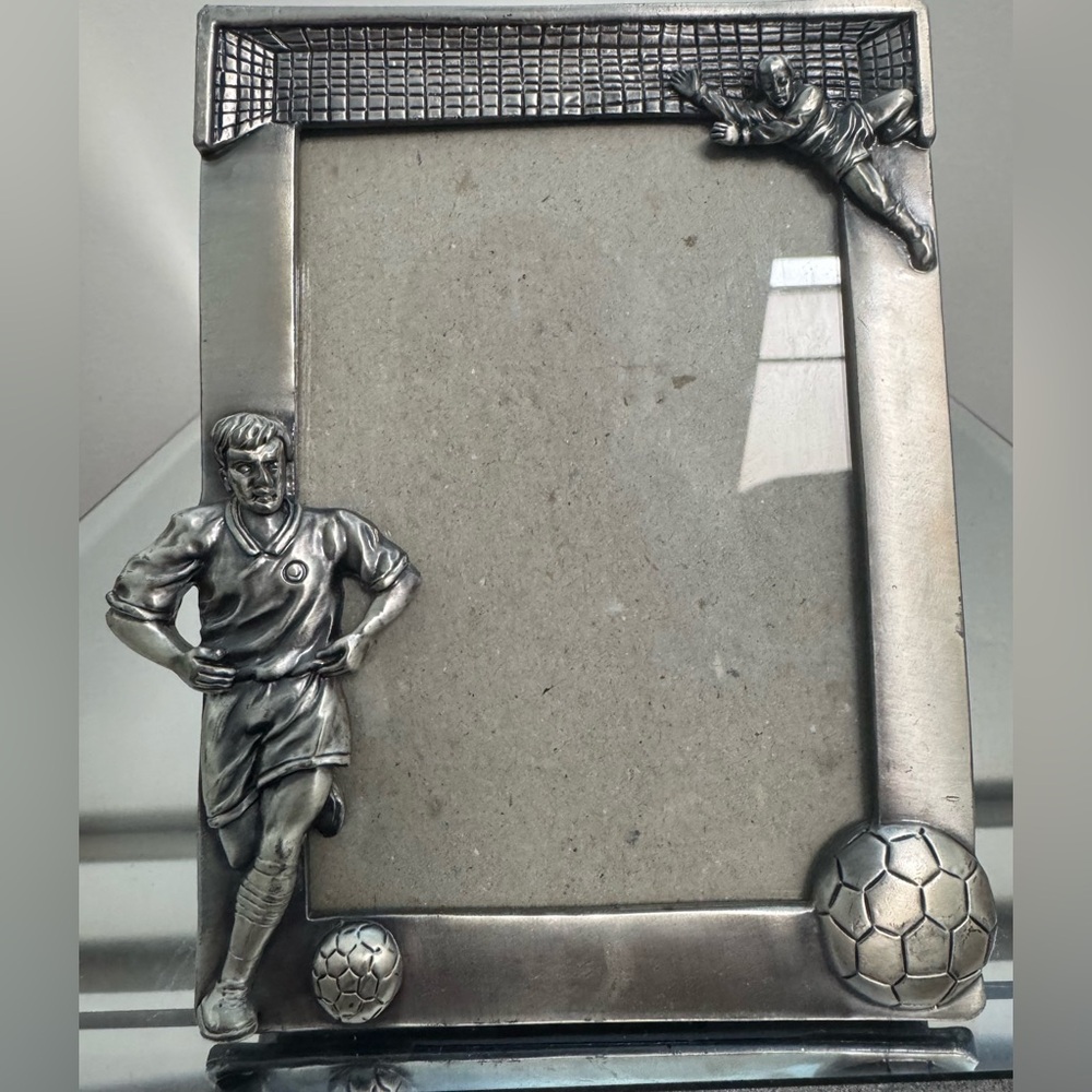 Vtg soccer football fine pewter picture frame 4 x 6 photo holder A192 CANADA